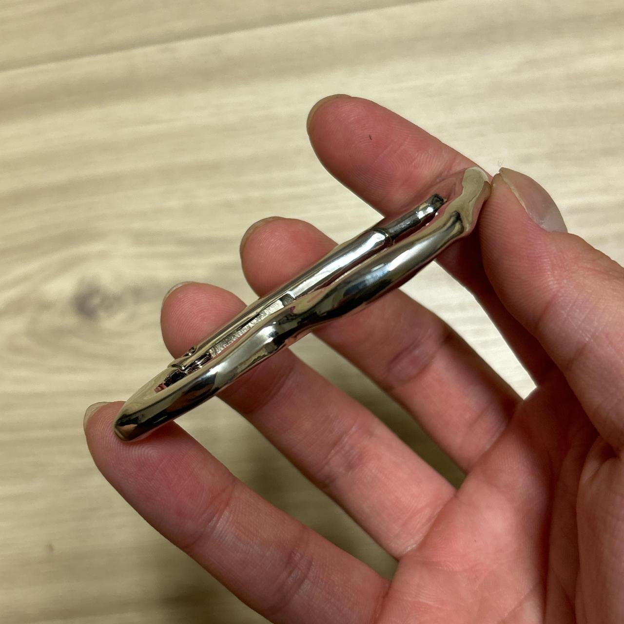 0563 - Abstract Carabiner