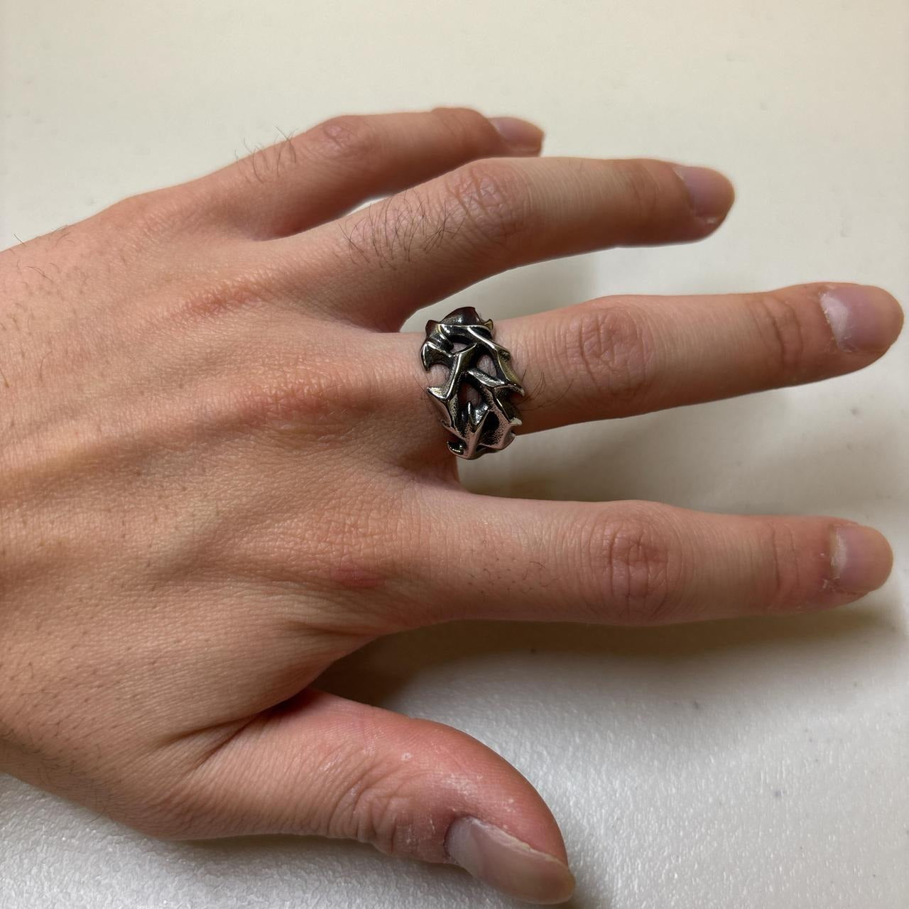 0628 - Rose Thorn Barbed Ring