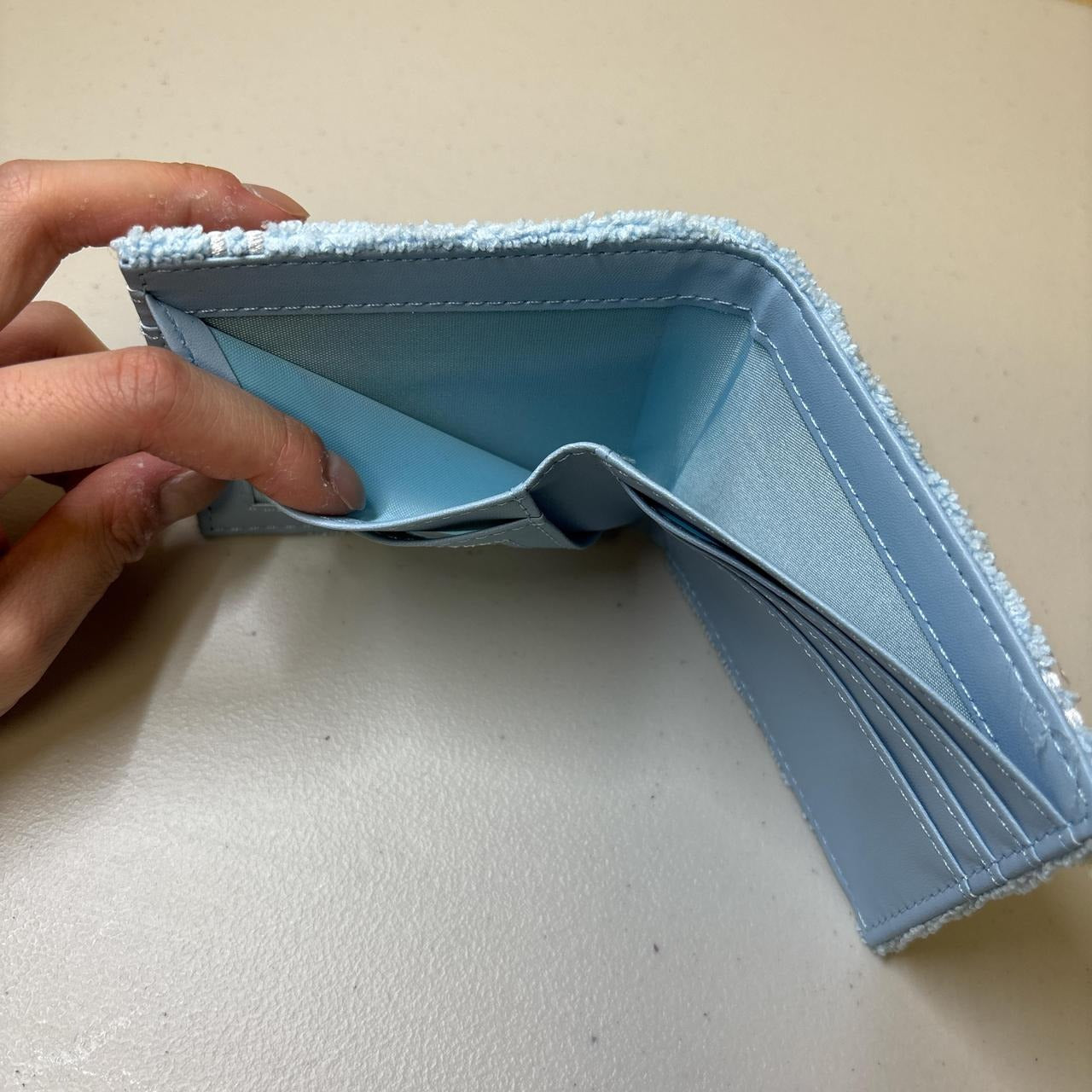 0677 - High Eyes Blue Yarn Wallet V2