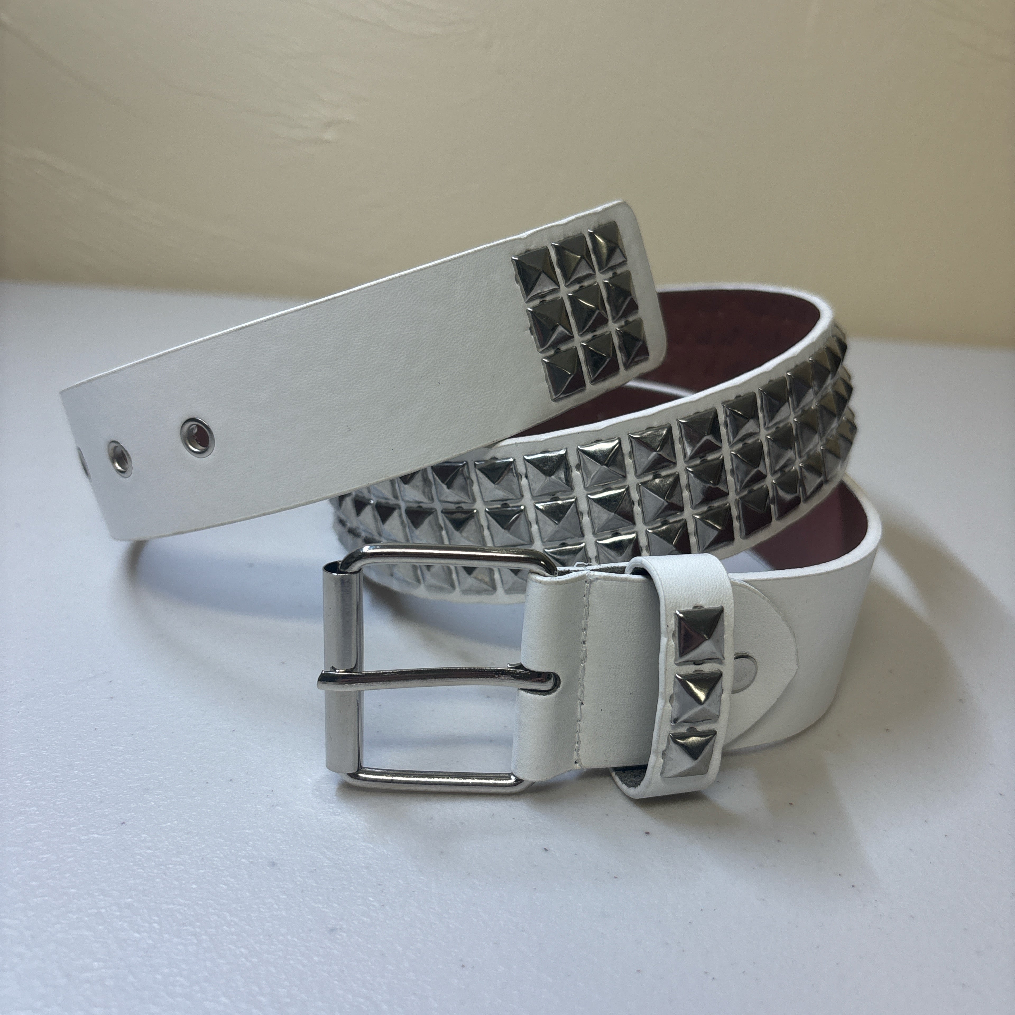0032 - Pyramid Studded Belt (white)