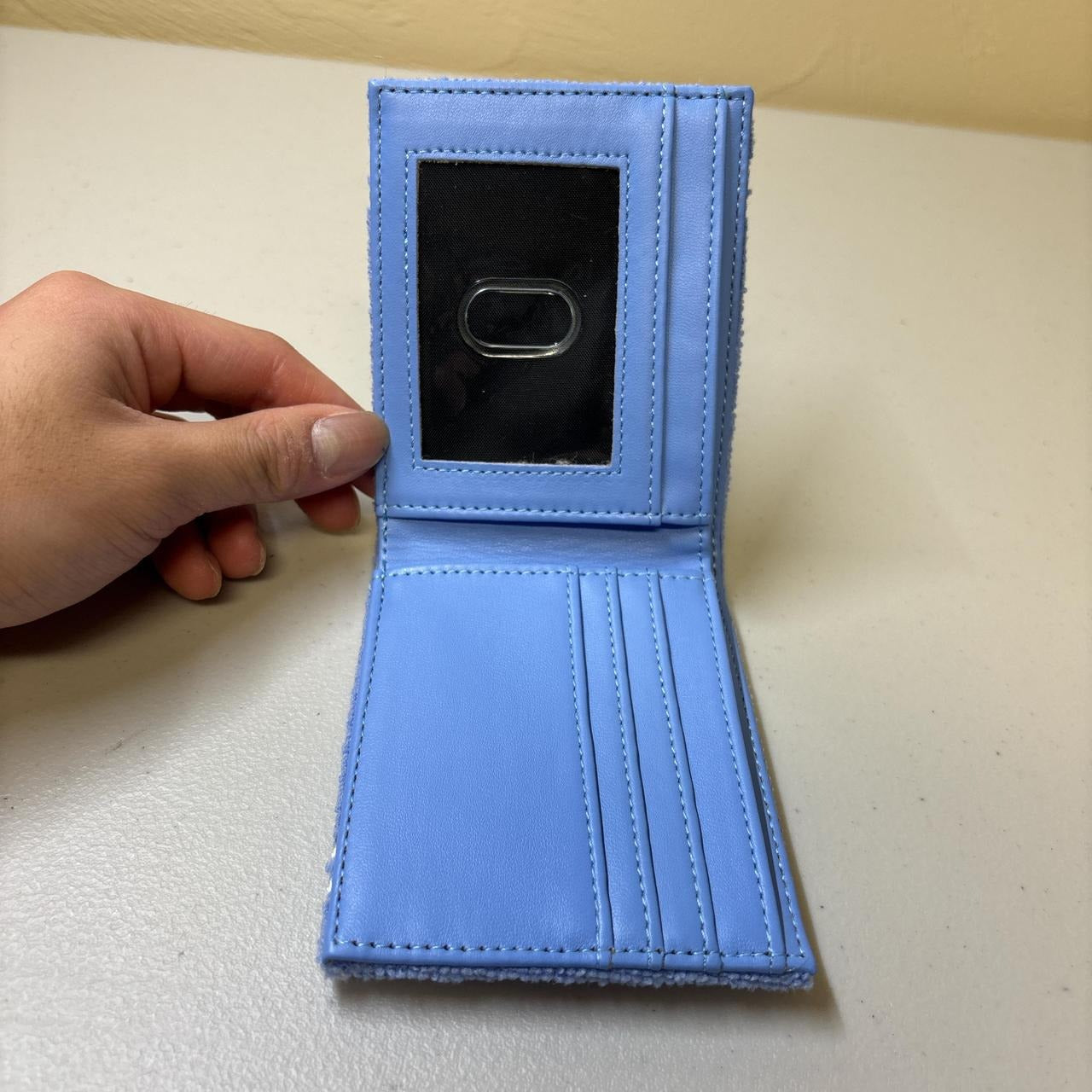 0608 - High Eyes Blue Yarn Wallet