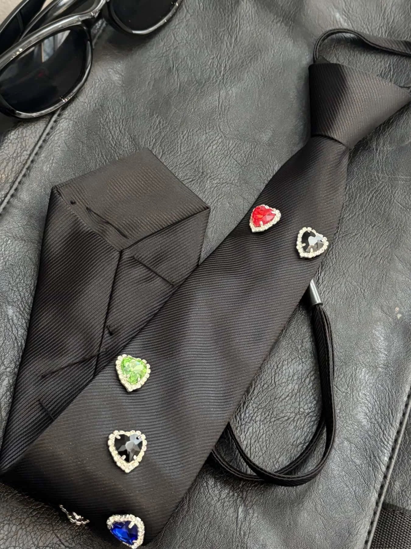 Shattered Affection Tie