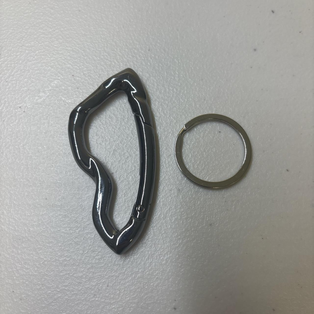 0690 - Abstract Carabiner Gunmetal