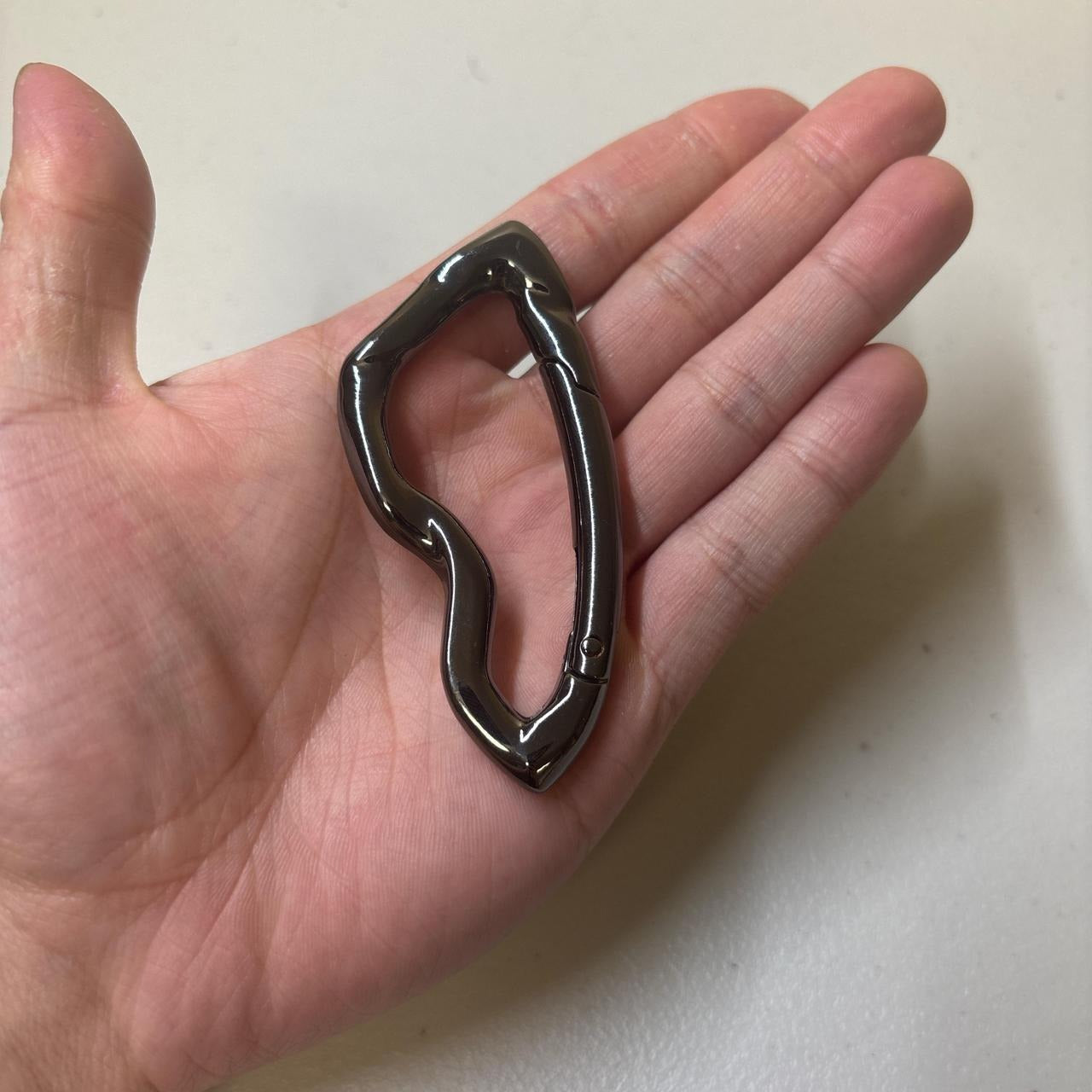 0690 - Abstract Carabiner Gunmetal