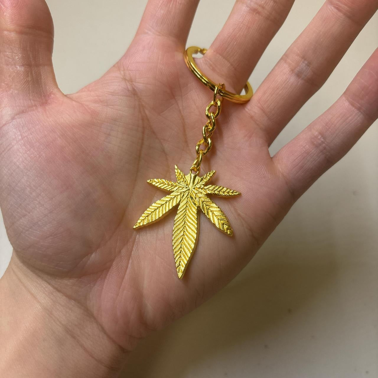 0688 - Golden Weed Keychain