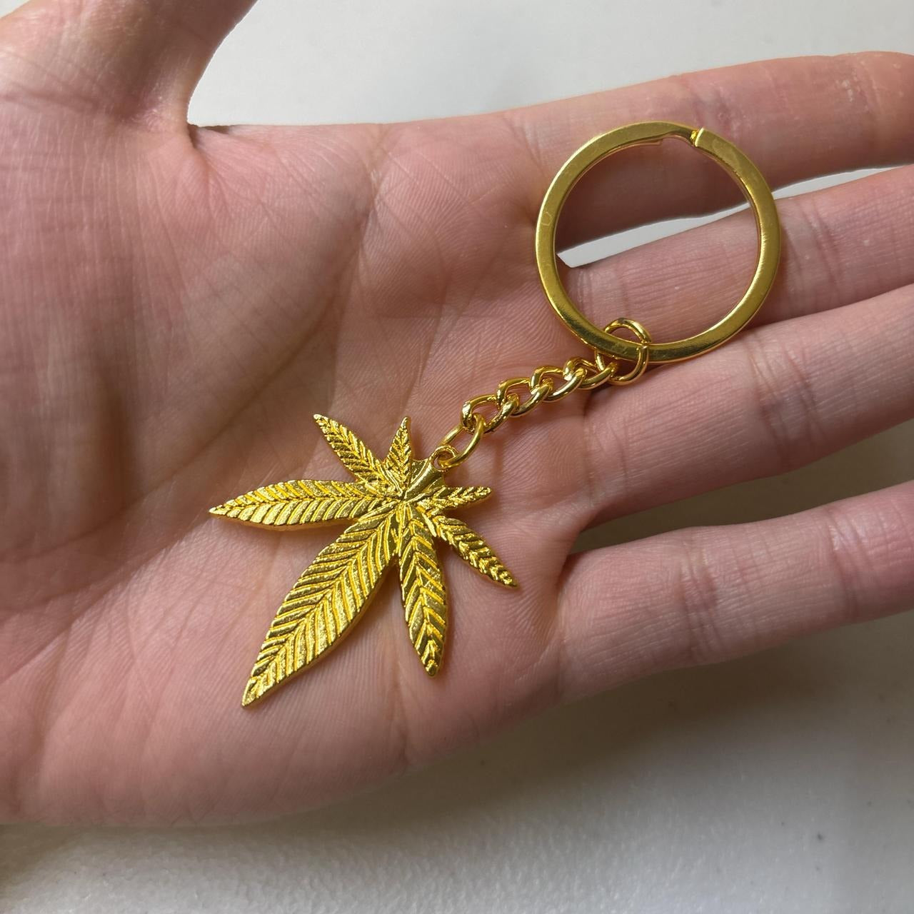 0688 - Golden Weed Keychain