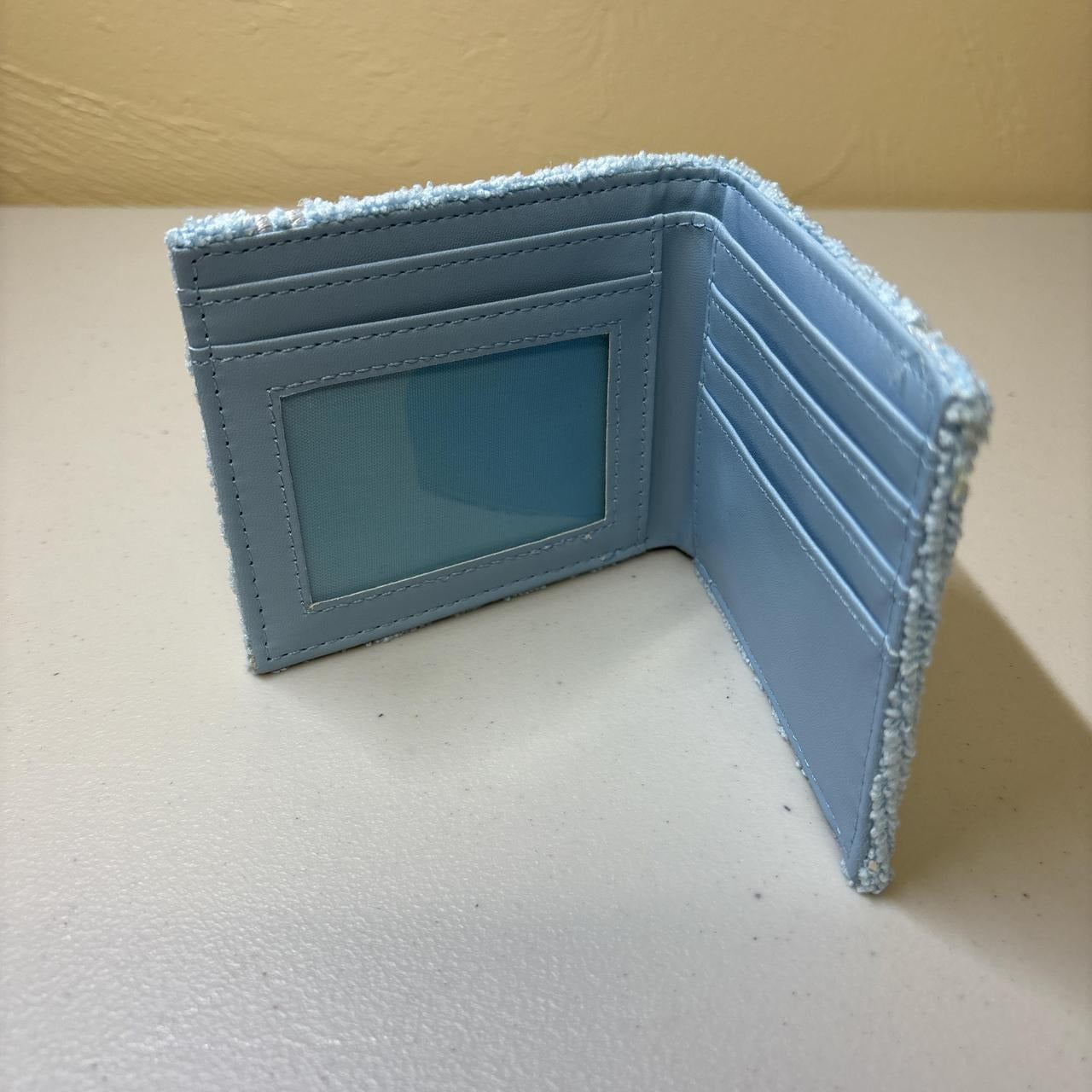 0677 - High Eyes Blue Yarn Wallet V2