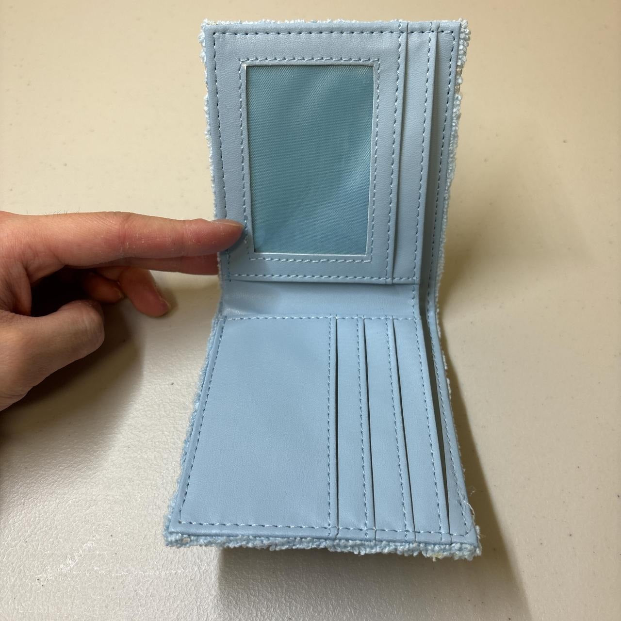 0677 - High Eyes Blue Yarn Wallet V2