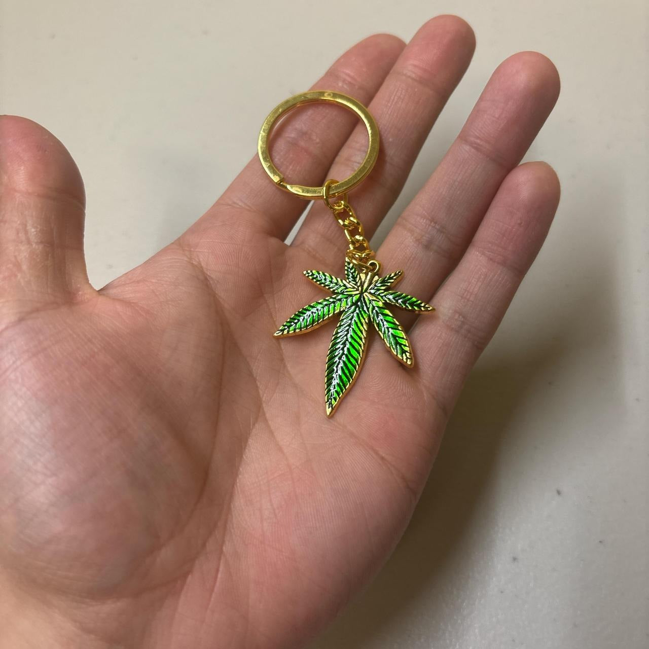 0687 - Green Enamel Weed Keychain